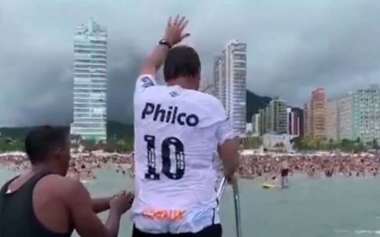 Bolsonaro se despede das férias com aglomerações em SP