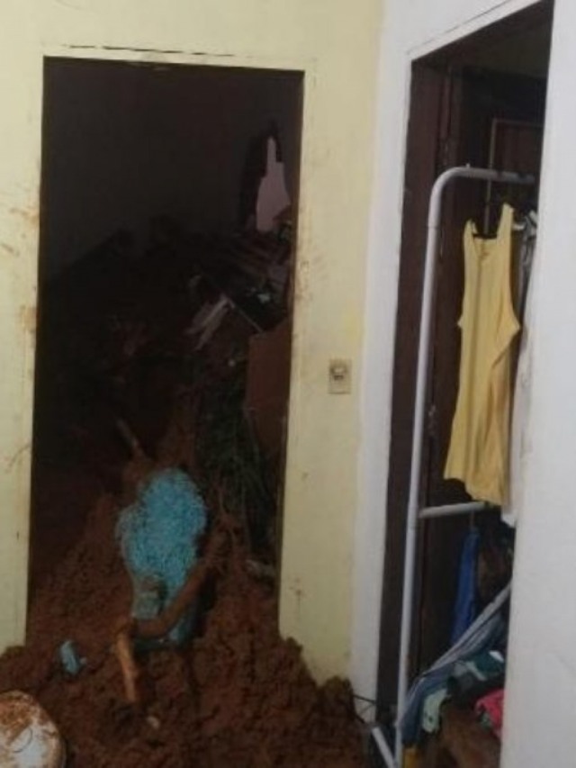 Mulher morre soterrada depois de forte chuva na região de Muriaé (MG)
