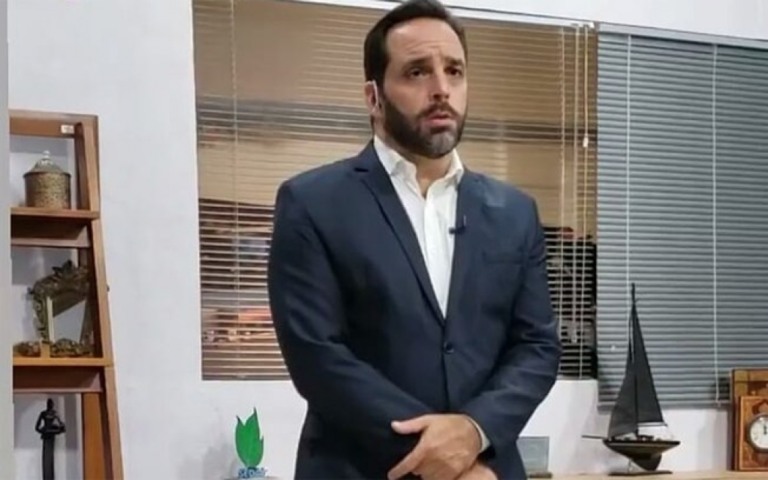 Apresentador da RedeTV! Marcelo Bennesby passa por cirurgia após sofrer AVC