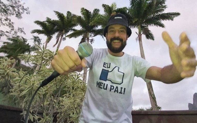 Gabriel o Pensador é acusado de aglomerar e se defende: "Nunca faria isso"