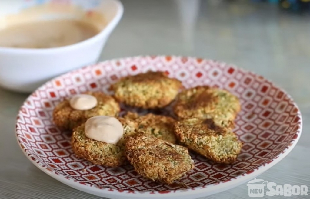 Bolinho de grão de bico, um aperitivo fácil, rápido e gostoso de se fazer