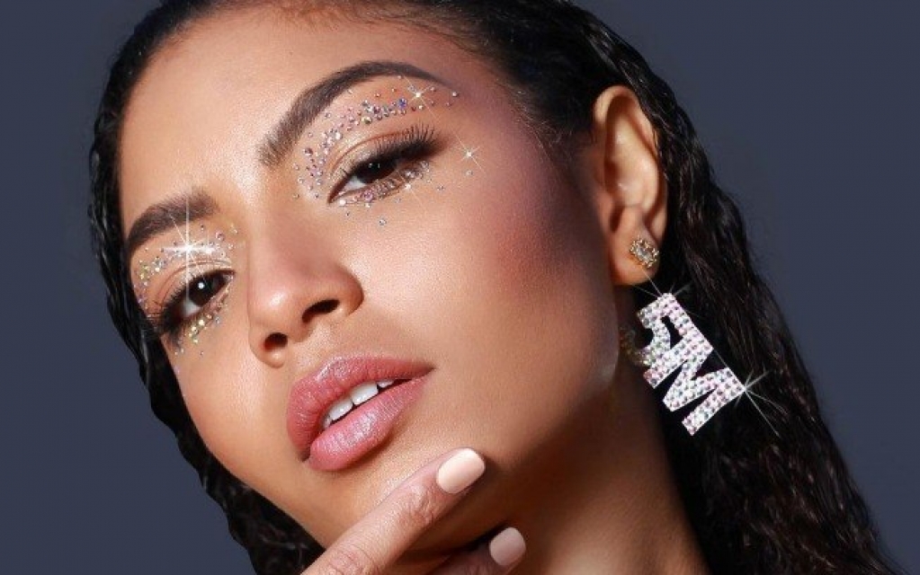 Any Gabrielly, do Now United, aglomera em aeroporto, é criticada e responde fãs Any Gabrielly, do Now United, aglomera em aeroporto, é criticada e responde fãs