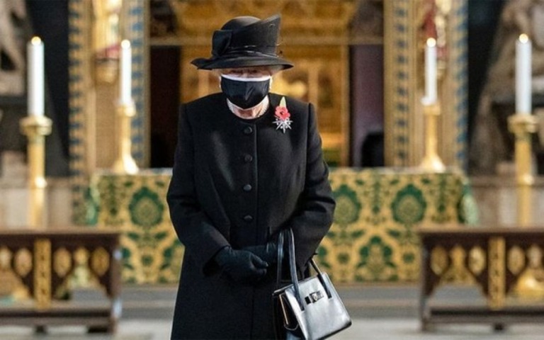 Rainha Elizabeth cancela festas no Palácio de Bukingham por causa da Covid-19