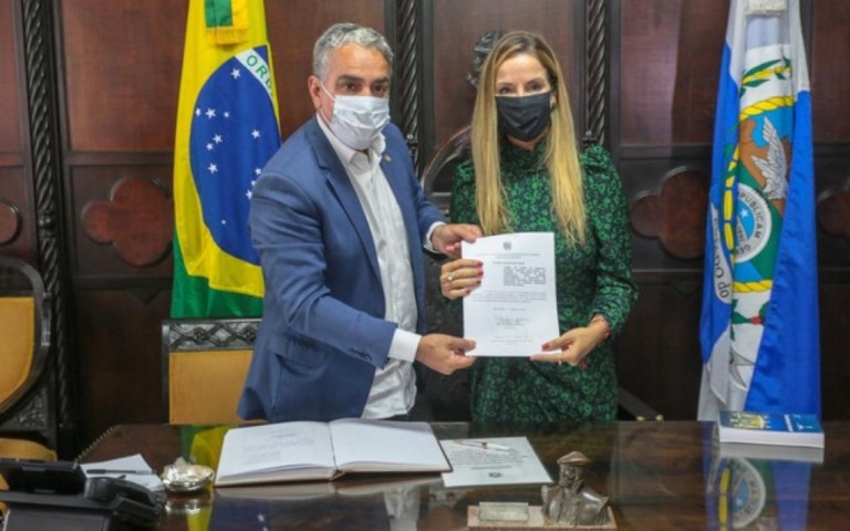 Ex-líder do "Vem Pra Rua" no Rio de Janeiro toma posse como deputada estadual