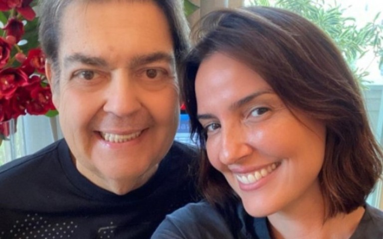 Em casa: foto postada por mulher de Faustão coloca fim a boatos sobre internação