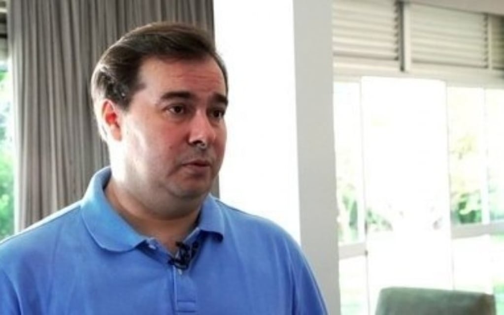 Maia critica Bolsonaro por "não conseguir fazer nada"