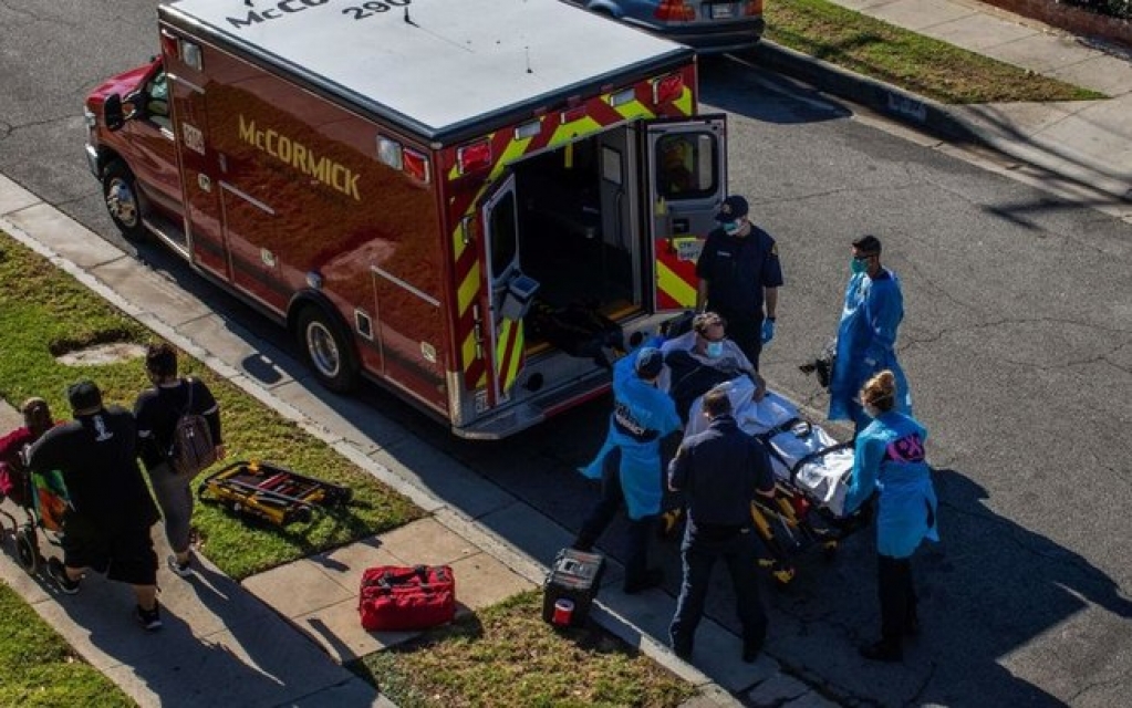 Ambulâncias recebem ordem para restringir transporte de pessoas nos EUA