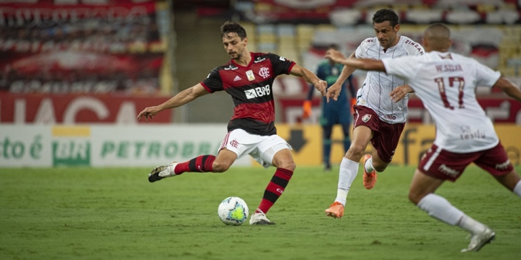 De virada, Fluminense vence o Flamengo no Maracanã