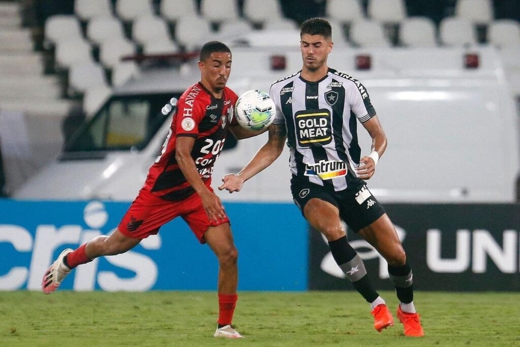 Athletico vence o Botafogo e mantém vivo o sonho por uma vaga na Libertadores