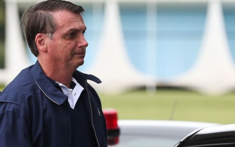 Vacina estará disponível em janeiro "para quem quiser", diz Bolsonaro