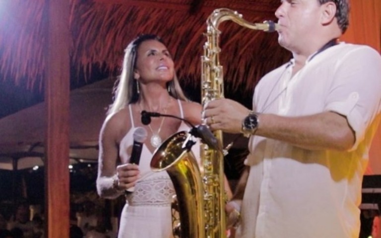 Mesmo com críticas, Gretchen se declara para marido: "Falamos a mesma língua"