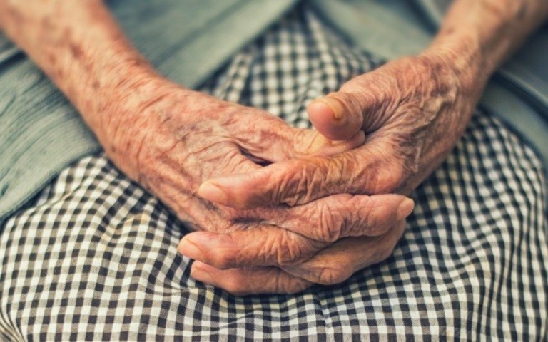 Idoso de 91 anos sofre abuso sexual dentro de hospital de campanha