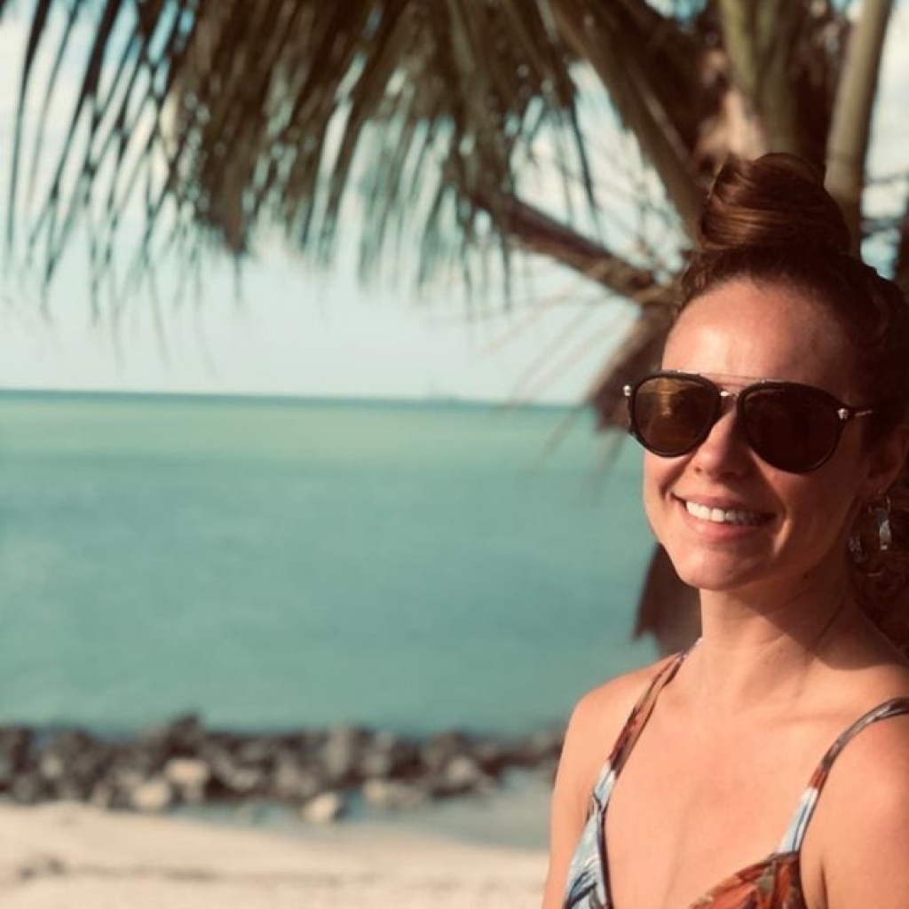 Paolla Oliveira posta lembrança na praia: "Vem logo, vacina" Paolla Oliveira posta lembrança na praia: "Vem logo, vacina"