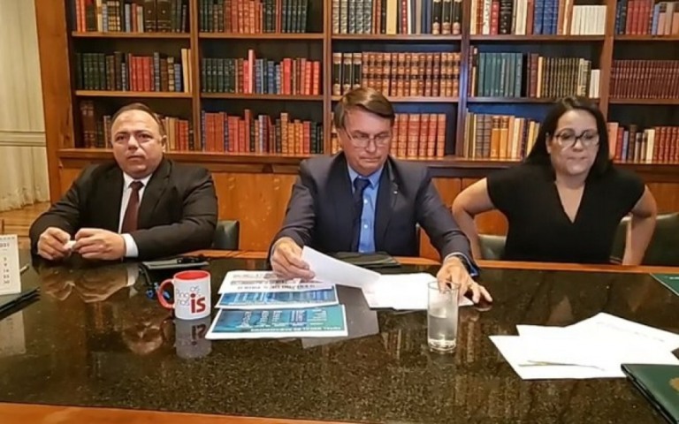 Bolsonaro lamenta e diz que "a vida continua" após 200 mil mortes por Covid-19
