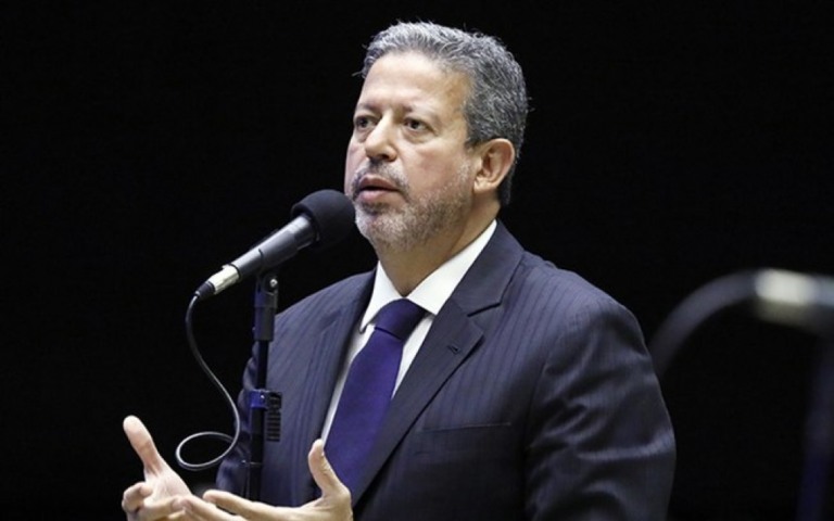 Se eleito, Lira de compromete a colocar voto impresso em discussão na Câmara
