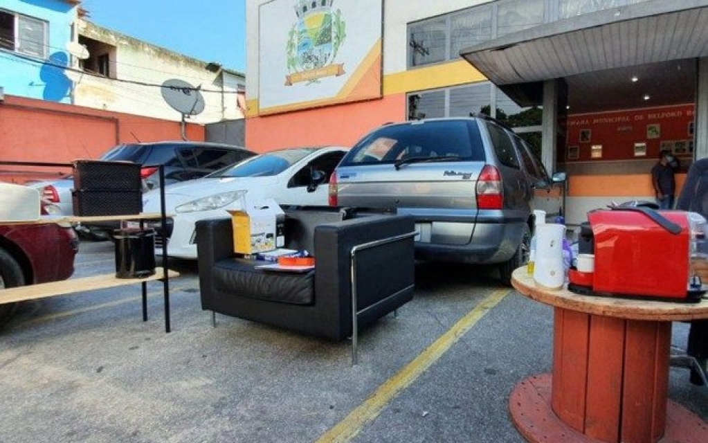 Vereador de Belford Roxo é despejado do próprio gabinete; veja o vídeo Vereador de Belford Roxo é despejado do próprio gabinete; veja o vídeo