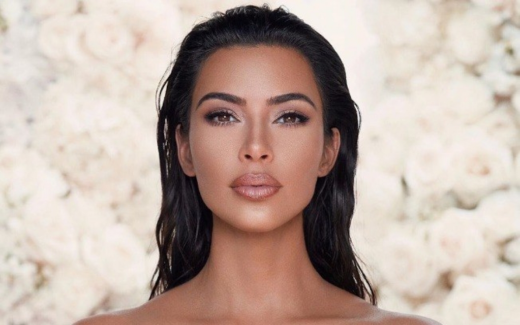 Em meio a crise na relação, Kim Kardashian participa de estudos bíblicos Em meio a crise na relação, Kim Kardashian participa de estudos bíblicos