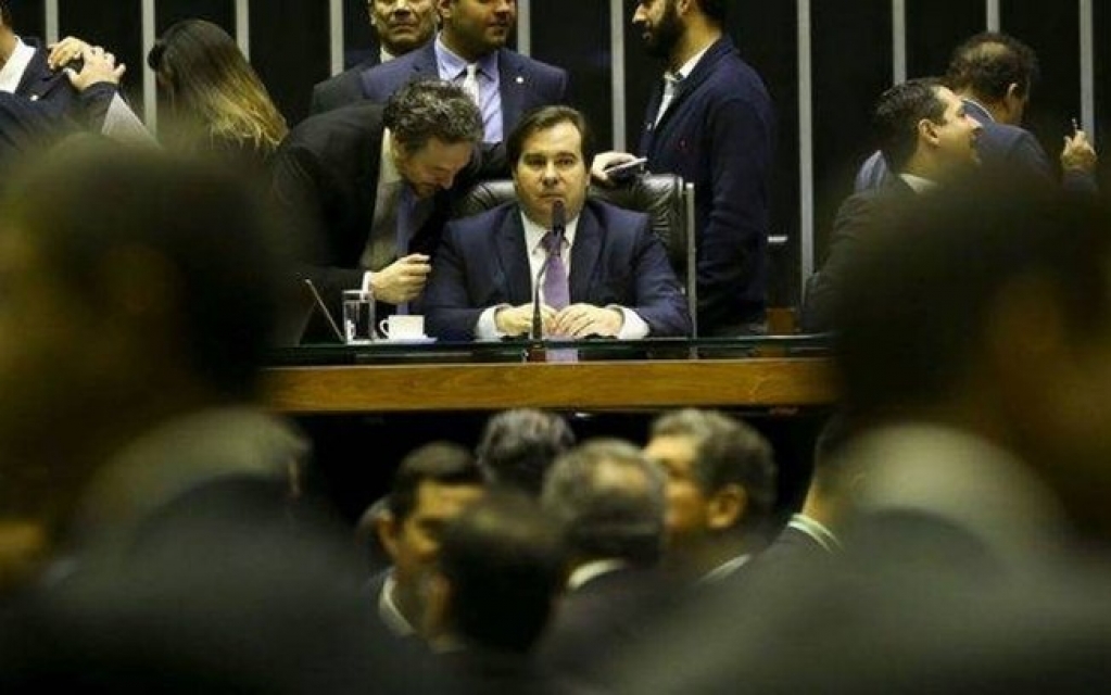 "Bolsonaro é covarde", diz Rodrigo Maia "Bolsonaro é covarde", diz Rodrigo Maia