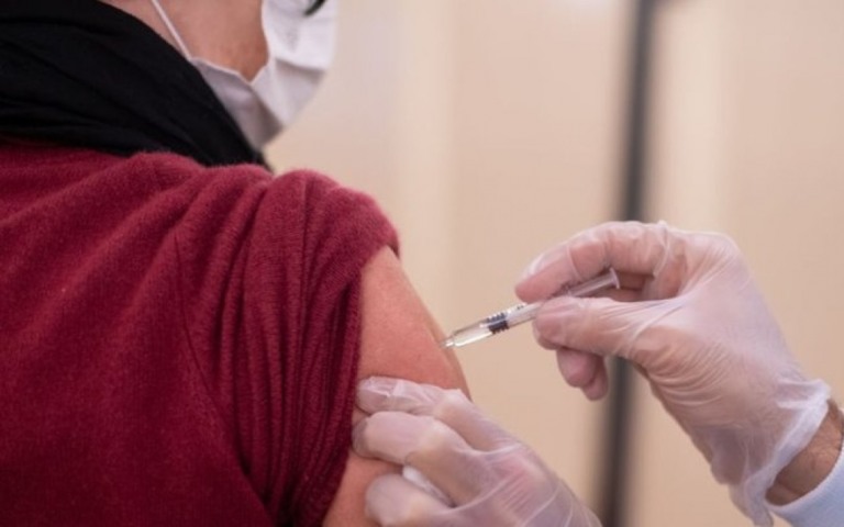 Itália recebe primeiras doses de vacina da Moderna contra a Covid-19