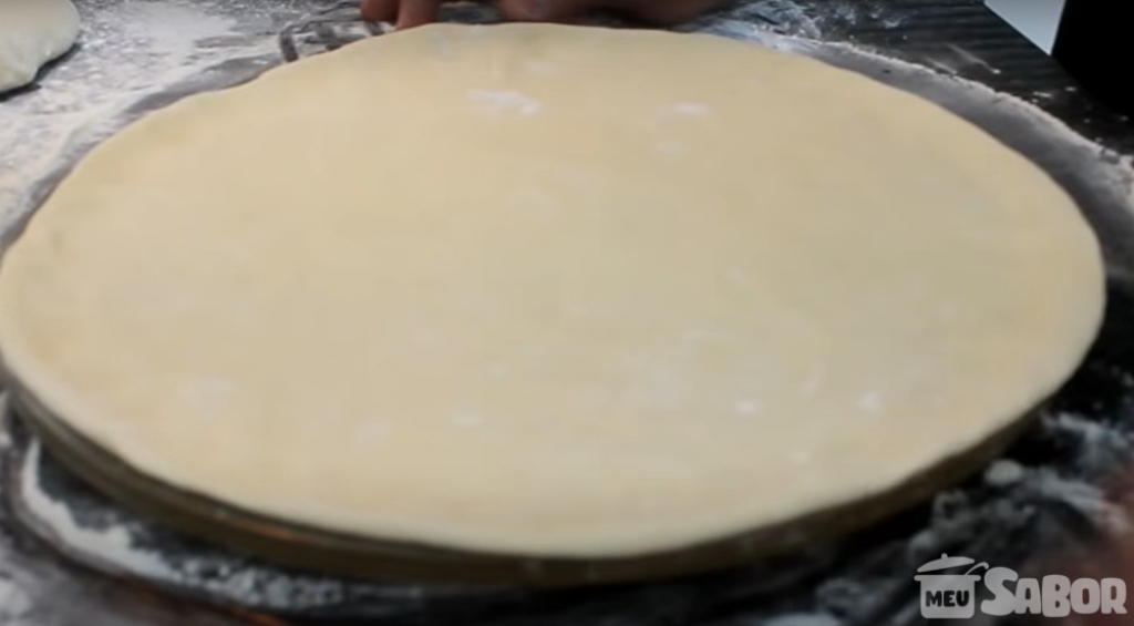 Saiba como se faz uma deliciosa Massa de Pizza com 3 ingredientes