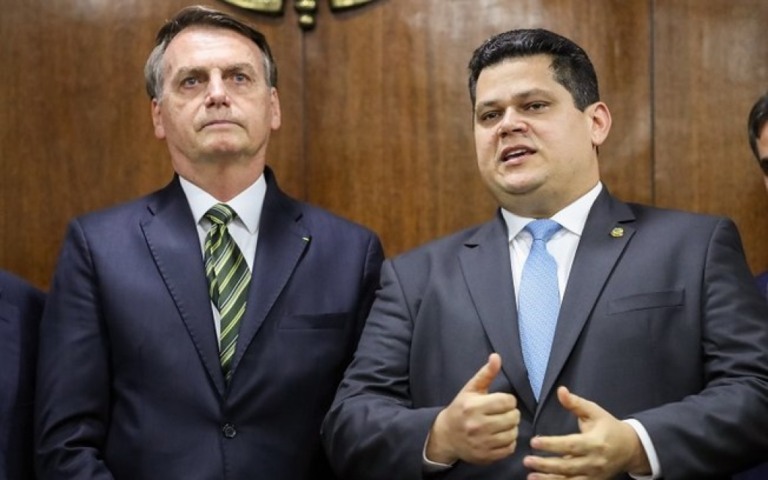À convite de Bolsonaro, Alcolumbre pode assumir ministério no governo