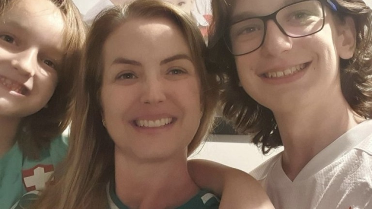 Alessandra Scatena exalta vitória do Palmeiras e se lembra do marido