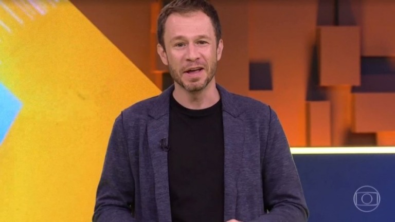 Fã pede nome dos participantes do BBB21 e Leifert responde: "Claro! Já te ligo!"