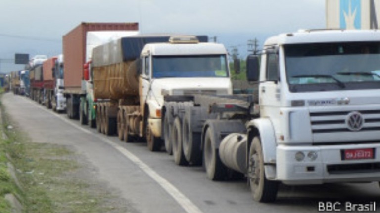 Governo não abrirá mão de multa pesada se caminhoneiro em greve fechar estrada