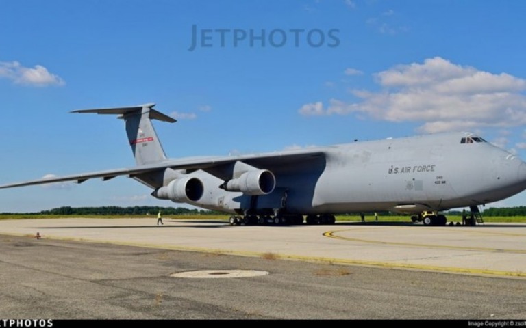 Brasil poderá receber C-5 Galaxy da USAF transportando cilindros de oxigênio