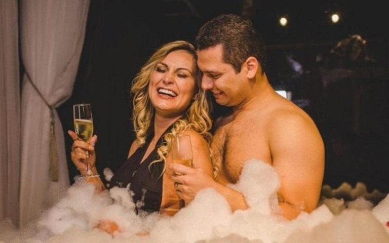 Andressa Urach sobre primeira vez com o marido: "Mais do que eu esperava"