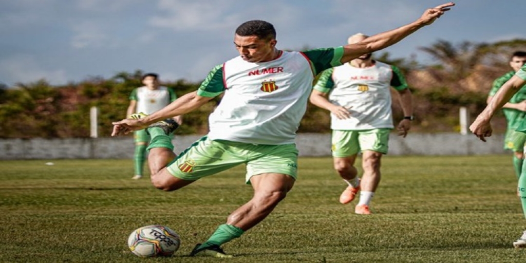 Sampaio Corrêa realiza treino antes de enfrentar o Paraná