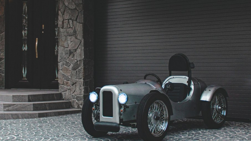 Empresa japonesa cria microcarro elétrico com visual dos anos 1930