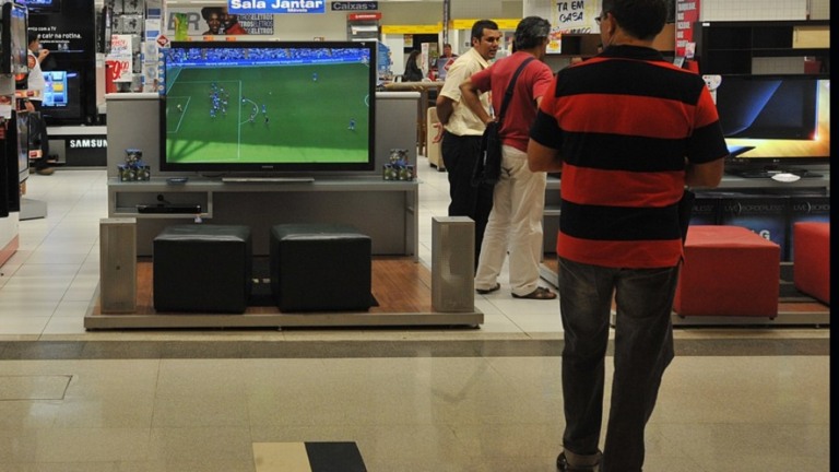 Vendas no comércio fecham novembro em estabilidade, aponta IBGE