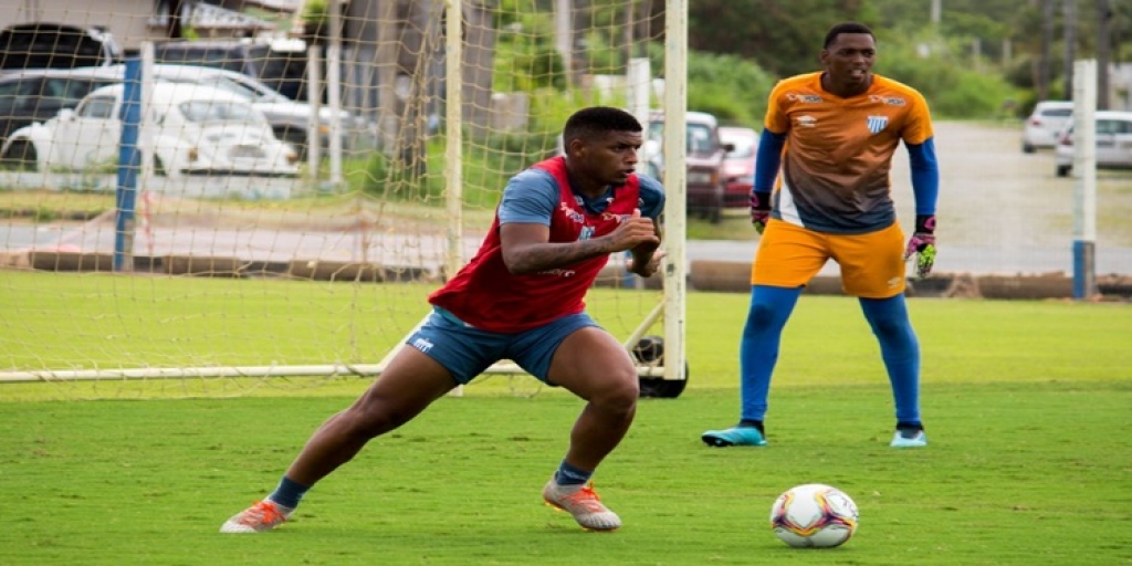 Avaí treina e viaja à Maceió para confronto com CSA