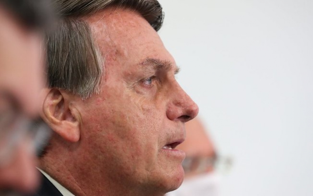 Bolsonaro diz que avião buscará vacinas na Índia em até três dias