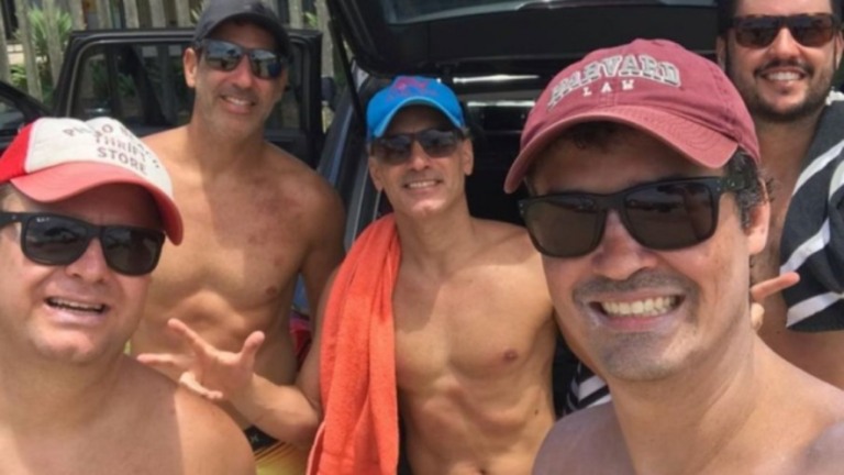 Deltan Dallagnol ignora pandemia e é visto 'surfando' com amigos; veja