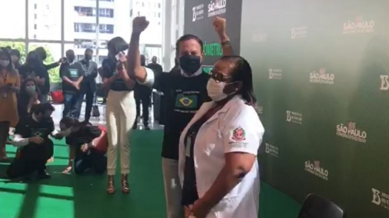 Na "mira" do Planalto, Doria pretende organizar evento para vacinar Lula e FHC