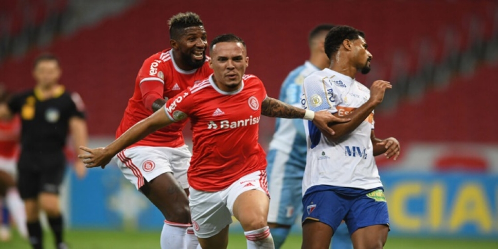 Internacional vence o Fotaleza e fica a um ponto do topo do Brasileirão