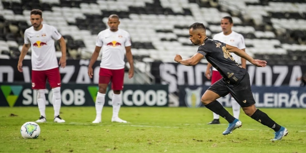 Com gols de pênaltis, Bragantino vence o Ceará por 2 a 1 na Arena Castelão