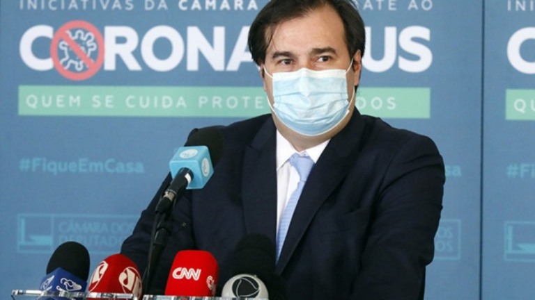 Maia: é hora de combater pandemia, não de discutir impeachment de Bolsonaro