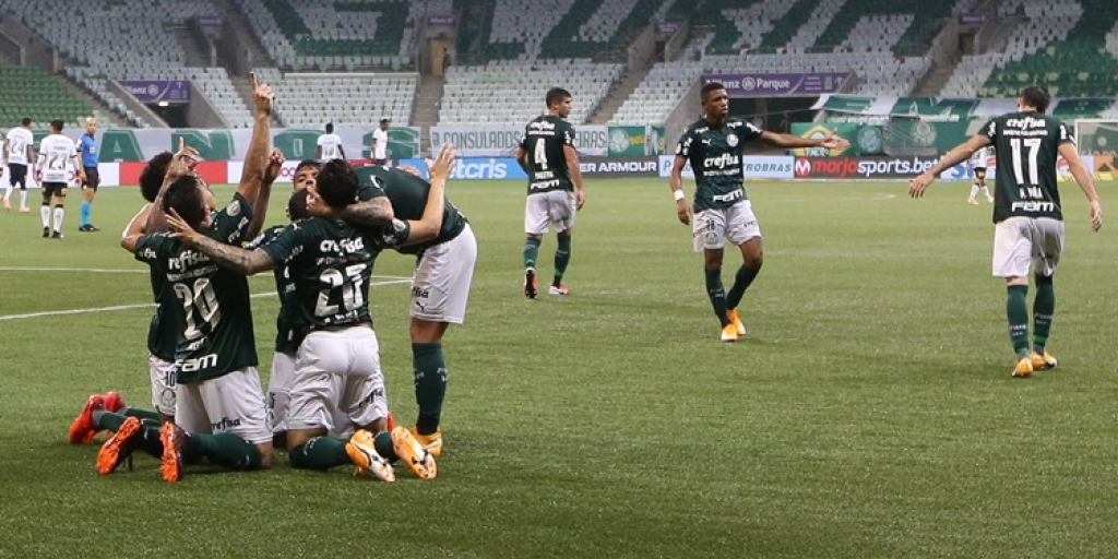 Palmeiras goleia o Corinthians por 4 a 0 no Campeonato Brasileiro Série A