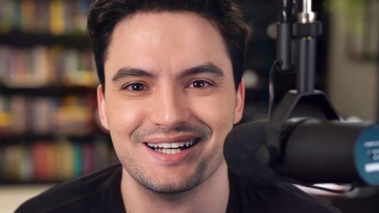 Felipe Neto diz que avó faz tratamento com canabidiol: "Se sentindo bem"