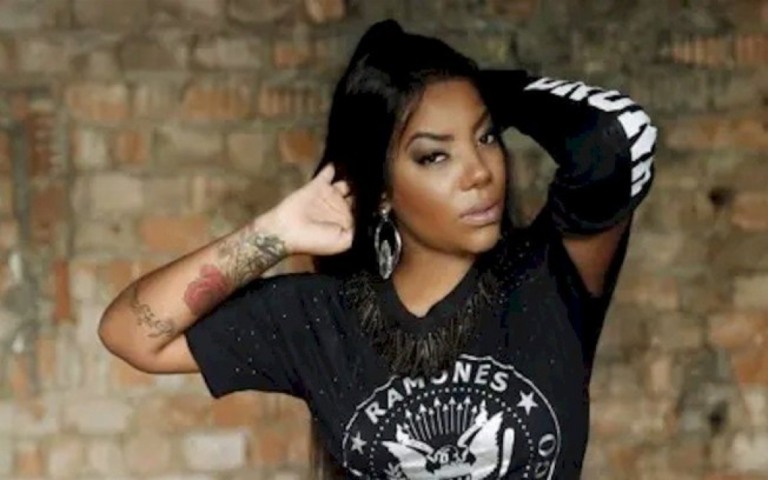Ludmilla publica post humorado sobre vacina do coronavírus: "Já chegou aqui"