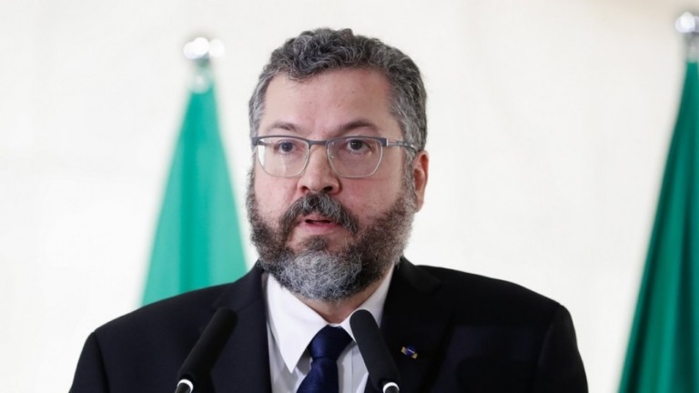 Chanceler nega problema com a China; insumo em falta seria pela alta procura