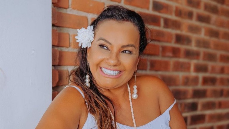 Solange Couto rebate críticas de que furou a fila para tomar vacina