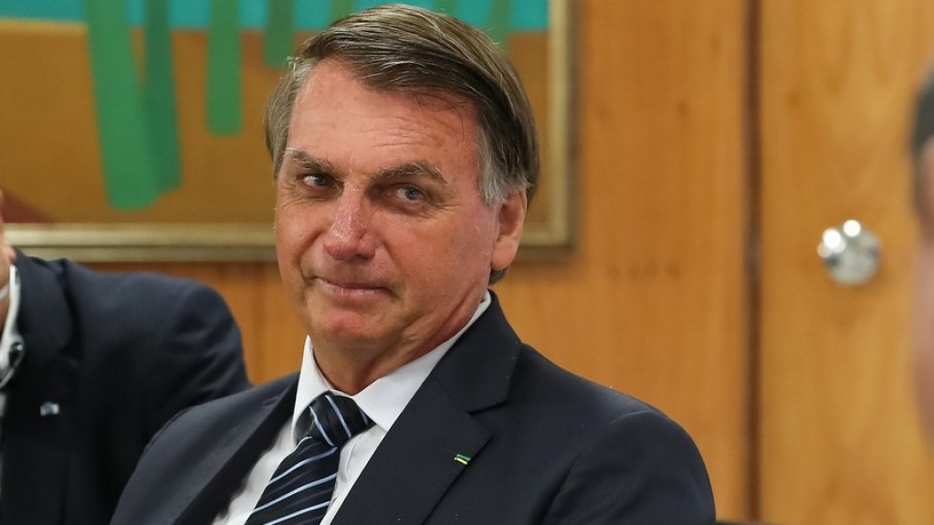 Distribuição de vacinas compradas da Índia começa neste sábado, afirma Bolsonaro