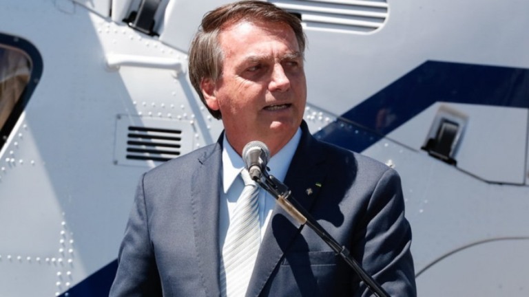 Após conversa com a China, Bolsonaro avisa: "não vou tagarelar com a imprensa"