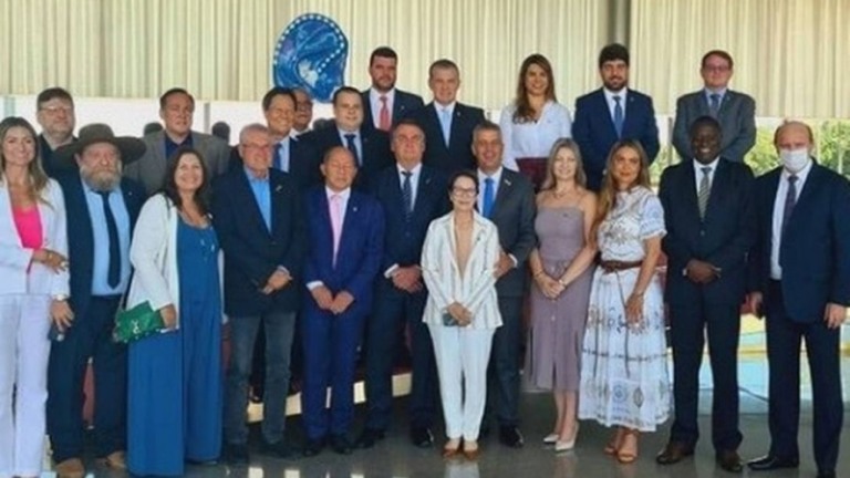 Após reclamar de falta de apoio a Lira, Bolsonaro recebe ruralistas no Alvorada