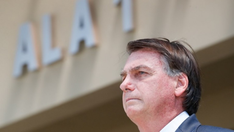 Bolsonaro afirma que CoronaVac "não está comprovada cientificamente"