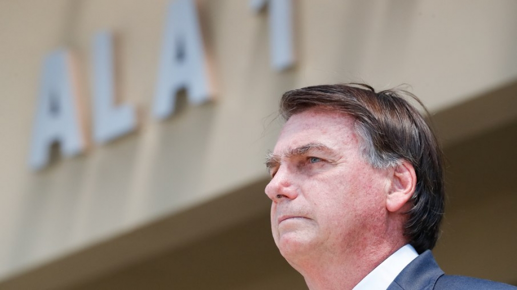 Bolsonaro afirma que CoronaVac "não está comprovada cientificamente"